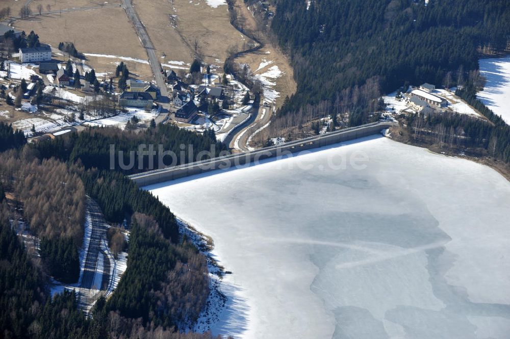 Luftbild Cämmerswalde - Vereiste und verschneite Talsperre Rauschenbach in Sachsen