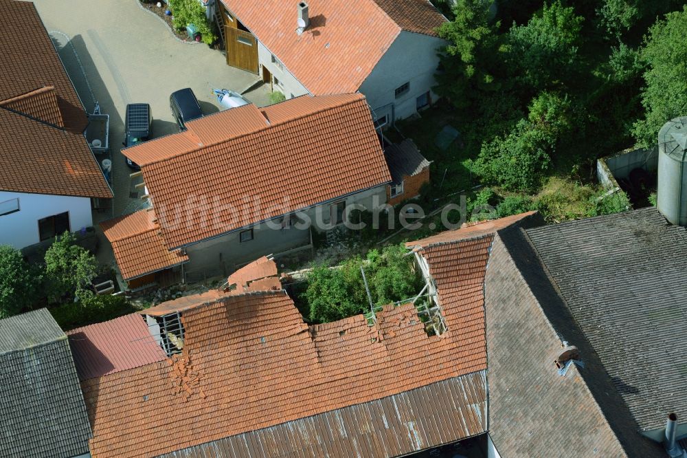 Luftbild Dischingen - Verfallene Scheune mit Baum im Ortsteil Demmingen in Dischingen im Bundesland Baden-Württemberg