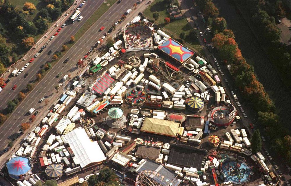 Luftaufnahme Berlin - Veröffentlichung nur bei kompletter Bildautorenangabe und Belegexemplar an die Agentur !! Thema: Lunapark am Lützowplatz