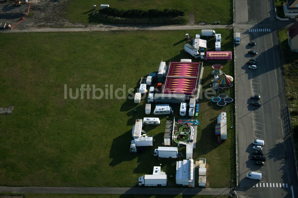 Cayeux-sur-Mer aus der Vogelperspektive: Vergnügungsmarkt in Cayeux-sur-Mer in Nord-Pas-de-Calais Picardie, Frankreich