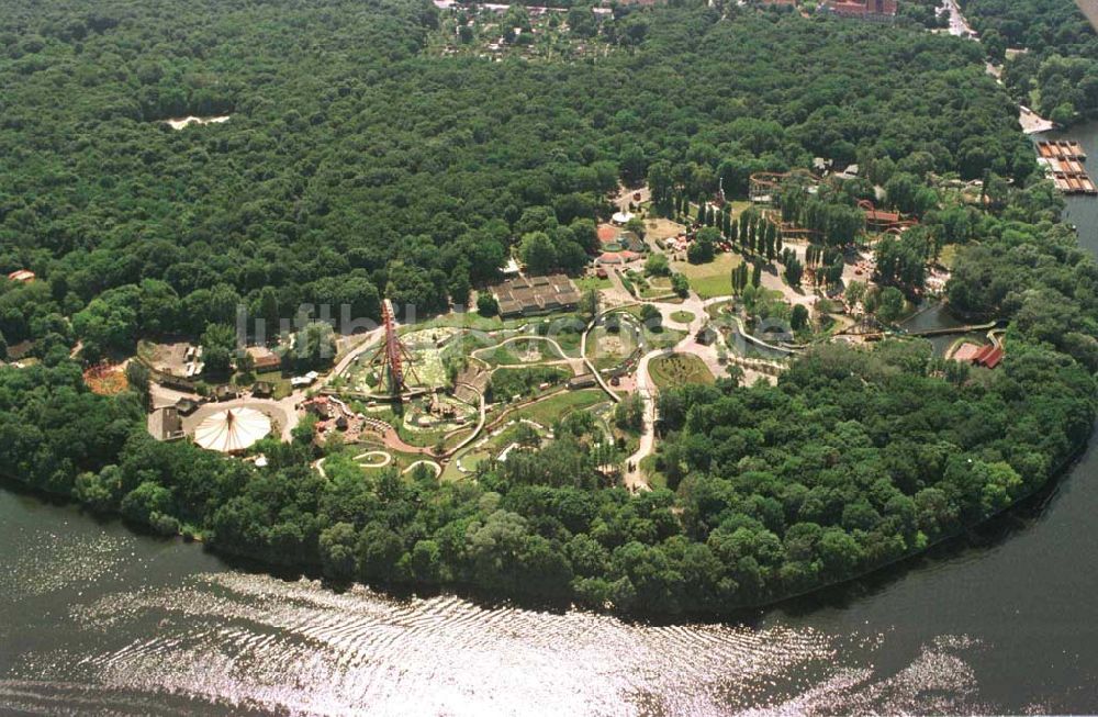 Berlin-Treptow aus der Vogelperspektive: Vergnügungspark am Plänterwald in Treptow.