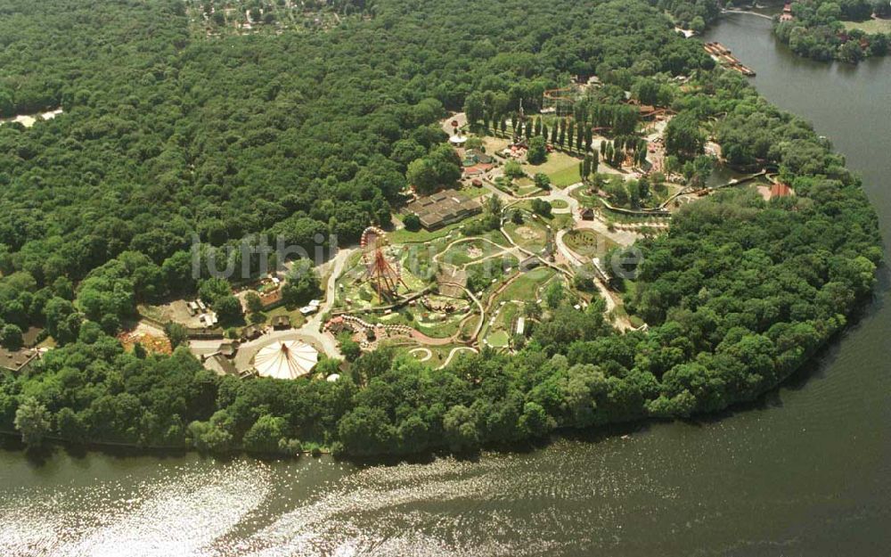 Berlin-Treptow aus der Vogelperspektive: Vergnügungspark am Plänterwald in Treptow.