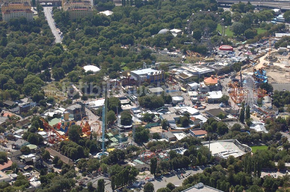 Wien aus der Vogelperspektive: Vergnügungspark im Wiener Prater (Wurstelprater)