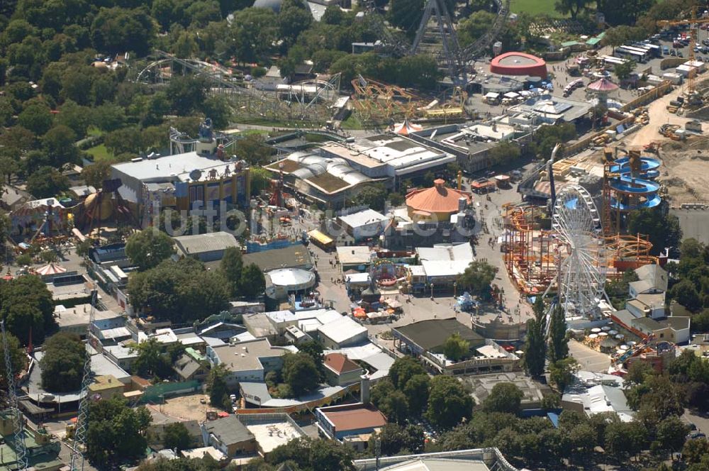 Luftaufnahme Wien - Vergnügungspark im Wiener Prater (Wurstelprater)