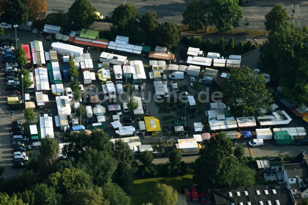 Luftbild Hamburg - Verkaufs- und Imbißstände und Handelsbuden auf dem Marktplatz an der Osdorfer Landstraße in Hamburg