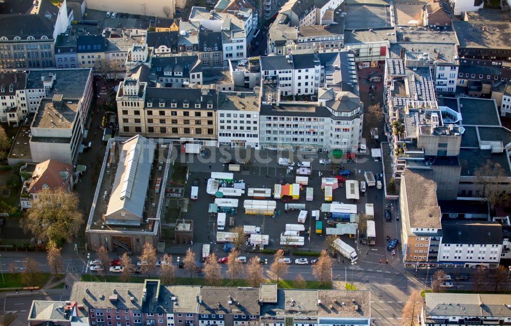 Luftbild Gelsenkirchen - Verkaufs- und Imbißstände und Handelsbuden auf dem Marktplatz Springemarkt im Stadtteil Buer in Gelsenkirchen im Bundesland Nordrhein-Westfalen