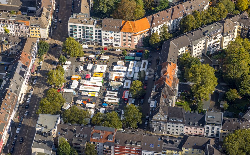 Luftbild Essen - Verkaufs- und Imbißstände und Handelsbuden Rüttenscheider Platz im Ortsteil Stadtbezirke II in Essen im Bundesland Nordrhein-Westfalen