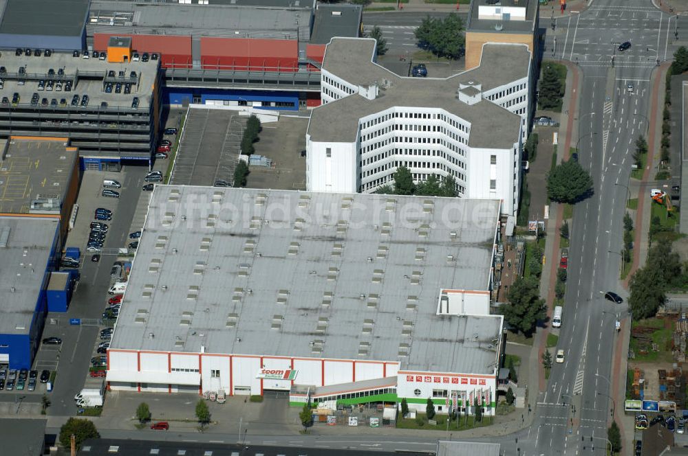 Hamburg aus der Vogelperspektive: Verkaufsfläche Am Stadtrand in Hamburg Wandsbek