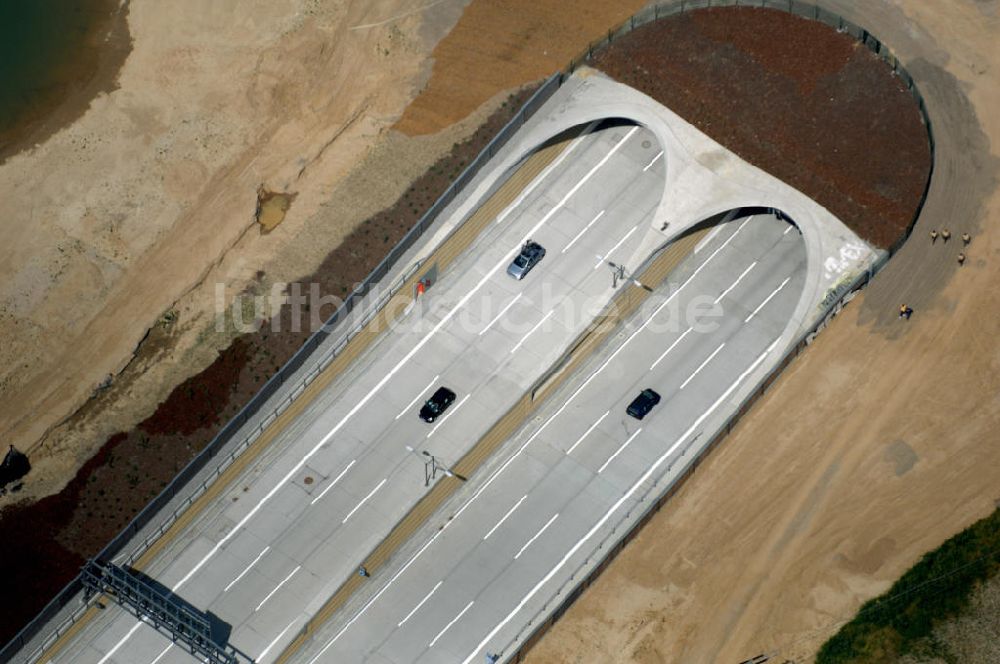 25.05.2008 aus der Vogelperspektive: Verkehr auf der neuen Stadtautobahn Berlin - Altglienicke Flughafen Schönefeld A113 n