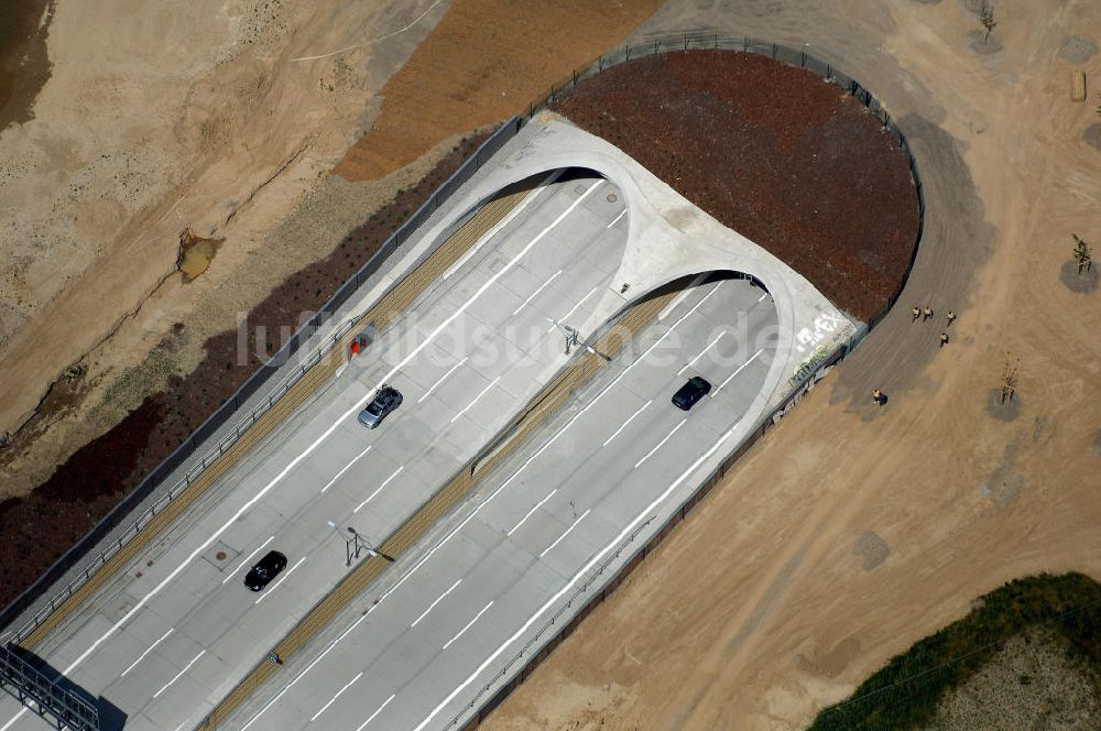 Luftbild 25.05.2008 - Verkehr auf der neuen Stadtautobahn Berlin - Altglienicke Flughafen Schönefeld A113 n