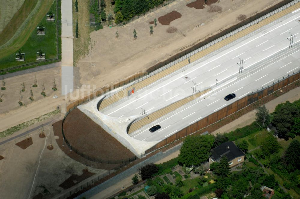 Luftaufnahme 25.05.2008 - Verkehr auf der neuen Stadtautobahn Berlin - Altglienicke Flughafen Schönefeld A113 n