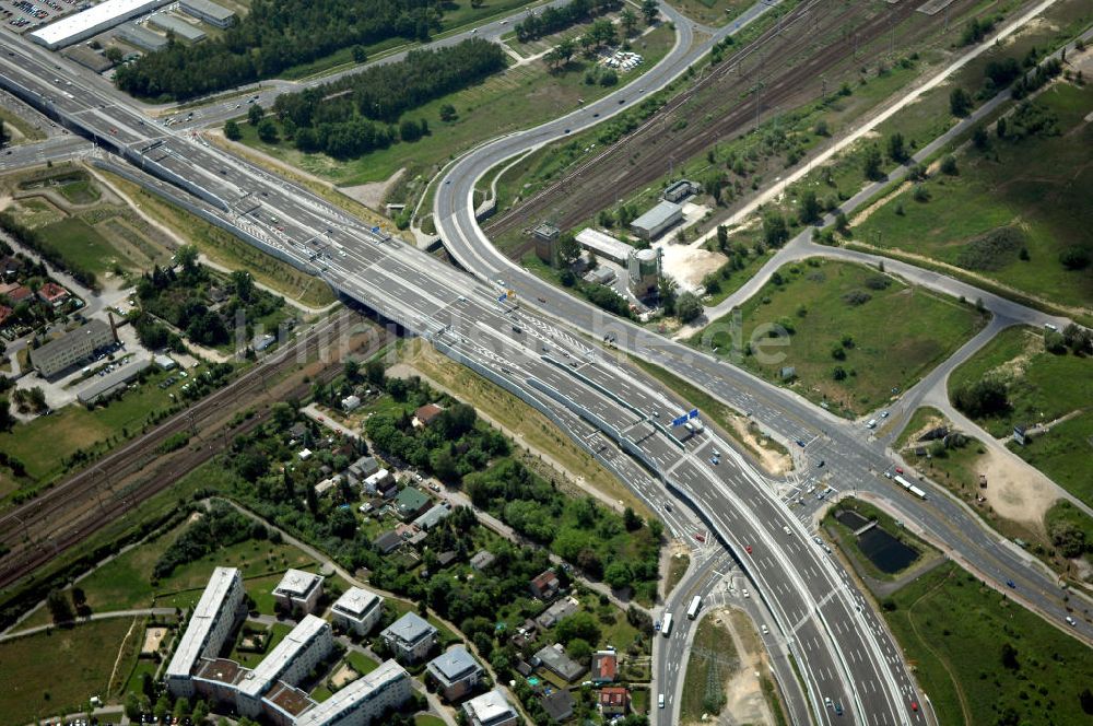 Luftbild 25.05.2008 - Verkehr auf der neuen Stadtautobahn Berlin - Altglienicke Flughafen Schönefeld A113 n