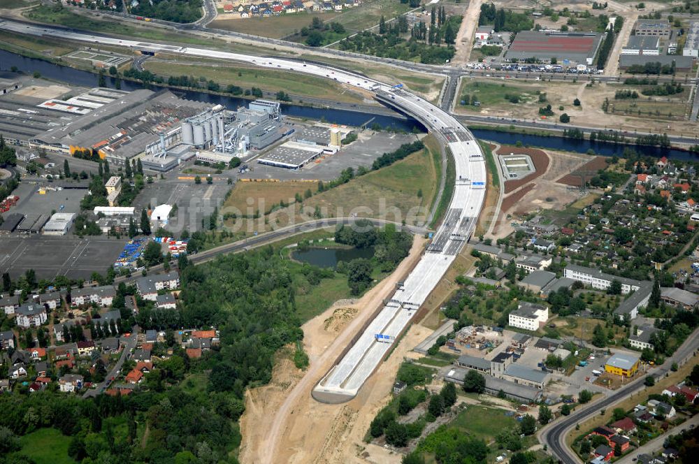 Luftaufnahme Berlin - Verkehr auf der neuen Stadtautobahn Berlin - Johannissthal Flughafen Schönefeld A113 n