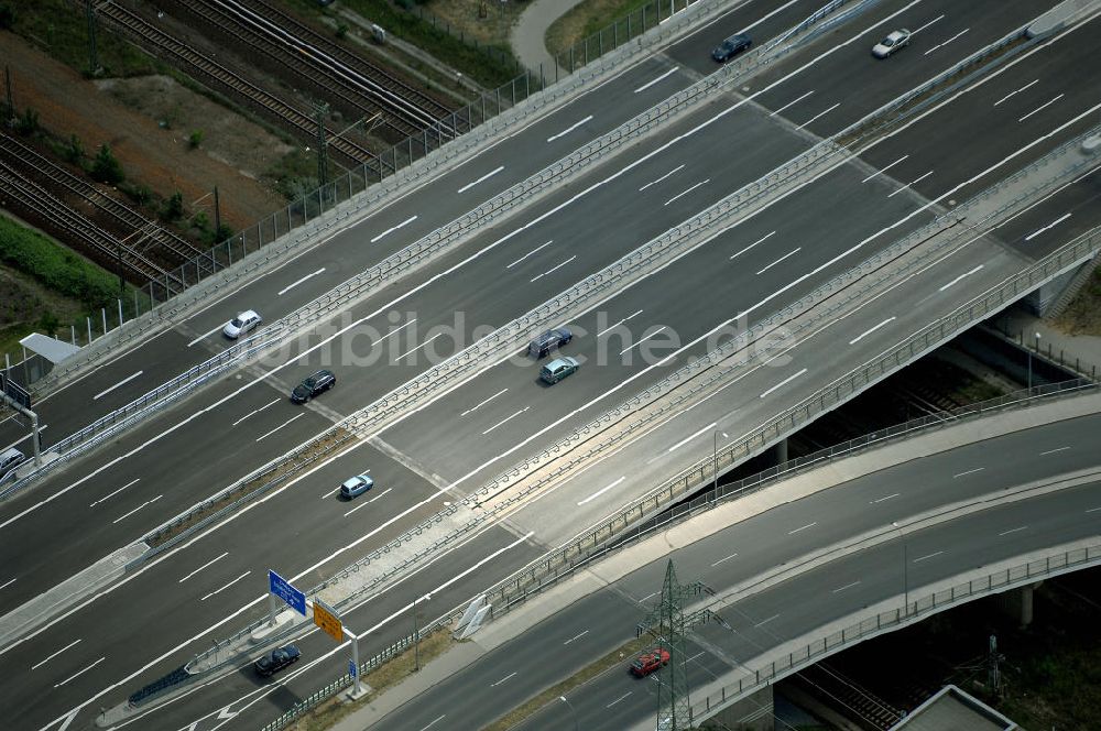 Luftbild Schönefeld - Verkehr auf der neuen Stadtautobahn am Flughafen Schönefeld A113n