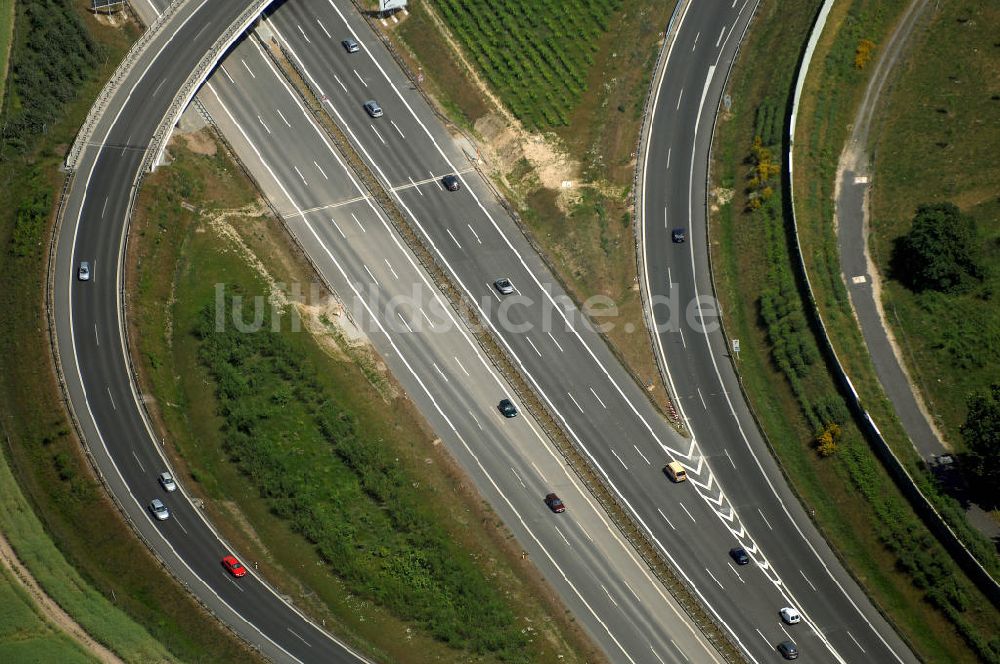 Schönefeld von oben - Verkehr auf der neuen Stadtautobahn am Flughafen Schönefeld A113n