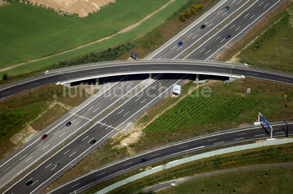 Luftbild Schönefeld - Verkehr auf der neuen Stadtautobahn am Flughafen Schönefeld A113n