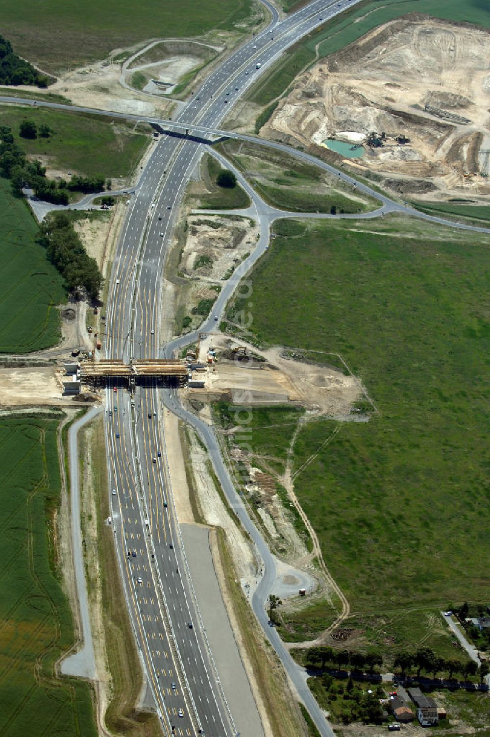 Luftbild Schönefeld - Verkehr auf der neuen Stadtautobahn am Flughafen Schönefeld A113n