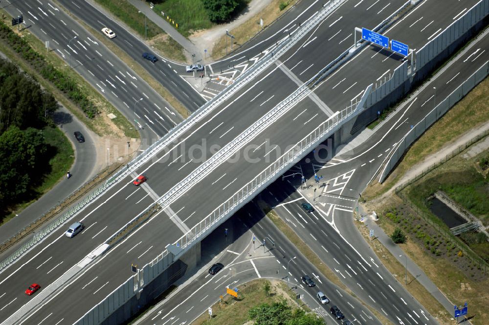 Luftbild Schönefeld - Verkehr auf der neuen Stadtautobahn am Flughafen Schönefeld A113n