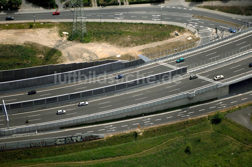 Schönefeld von oben - Verkehr auf der neuen Stadtautobahn am Flughafen Schönefeld A113n