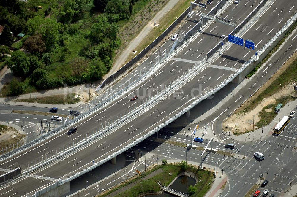 Luftbild Schönefeld - Verkehr auf der neuen Stadtautobahn am Flughafen Schönefeld A113n