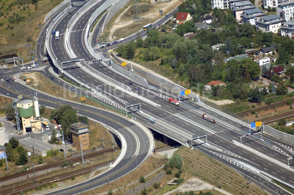 Luftbild Schönefeld - Verkehr auf der neuen Stadtautobahn am Flughafen Schönefeld A113n