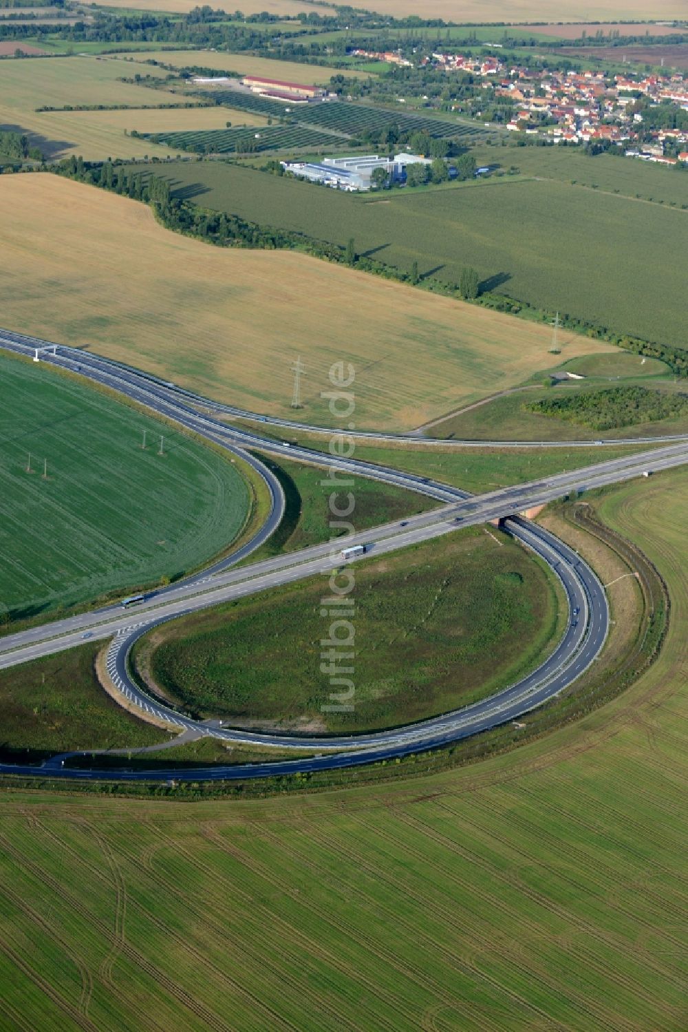 Oberröblingen von oben - Verkehrsführung am Autobahnkreuz Autobahndreieck Südharz der BAB A38 und A71 in Oberröblingen im Bundesland Sachsen-Anhalt