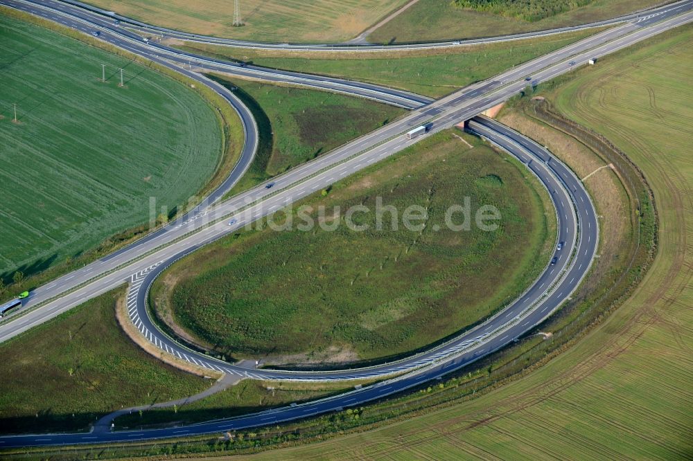 Oberröblingen aus der Vogelperspektive: Verkehrsführung am Autobahnkreuz Autobahndreieck Südharz der BAB A38 und A71 in Oberröblingen im Bundesland Sachsen-Anhalt