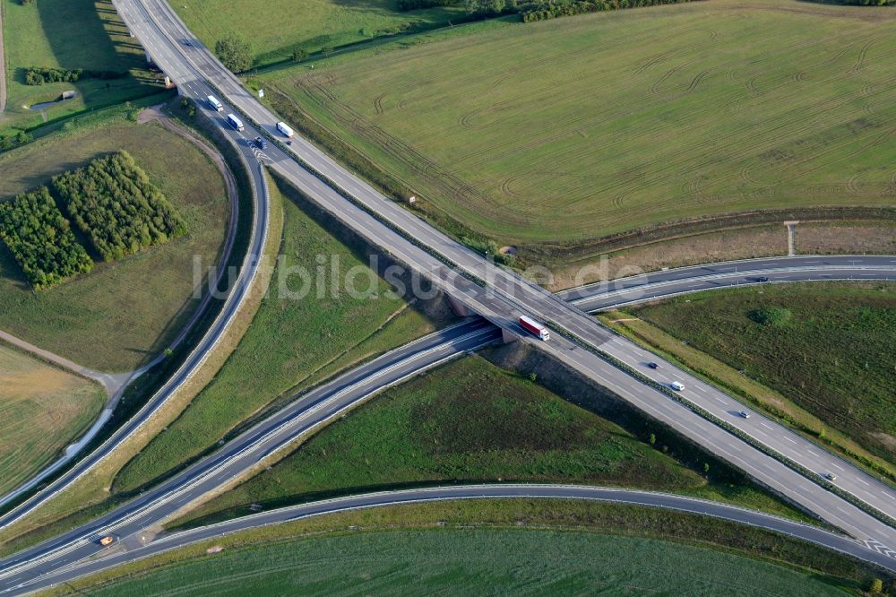 Luftaufnahme Oberröblingen - Verkehrsführung am Autobahnkreuz Autobahndreieck Südharz der BAB A38 und A71 in Oberröblingen im Bundesland Sachsen-Anhalt