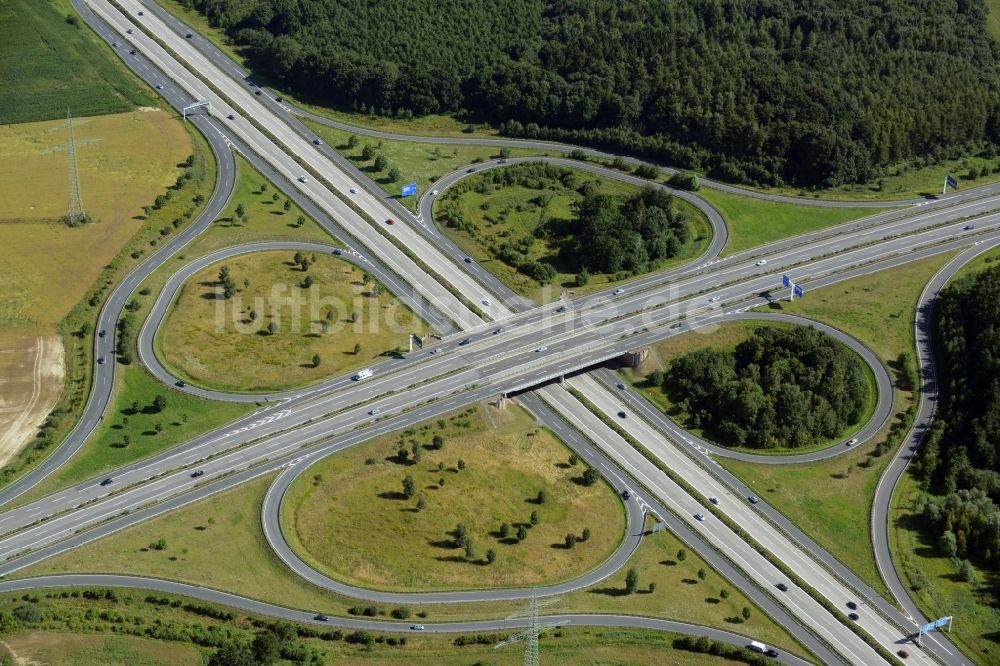 Kessin aus der Vogelperspektive: Verkehrsführung am Autobahnkreuz der BAB A19 und A20 - Autobahnkreuz Rostock in Kessin im Bundesland Mecklenburg-Vorpommern