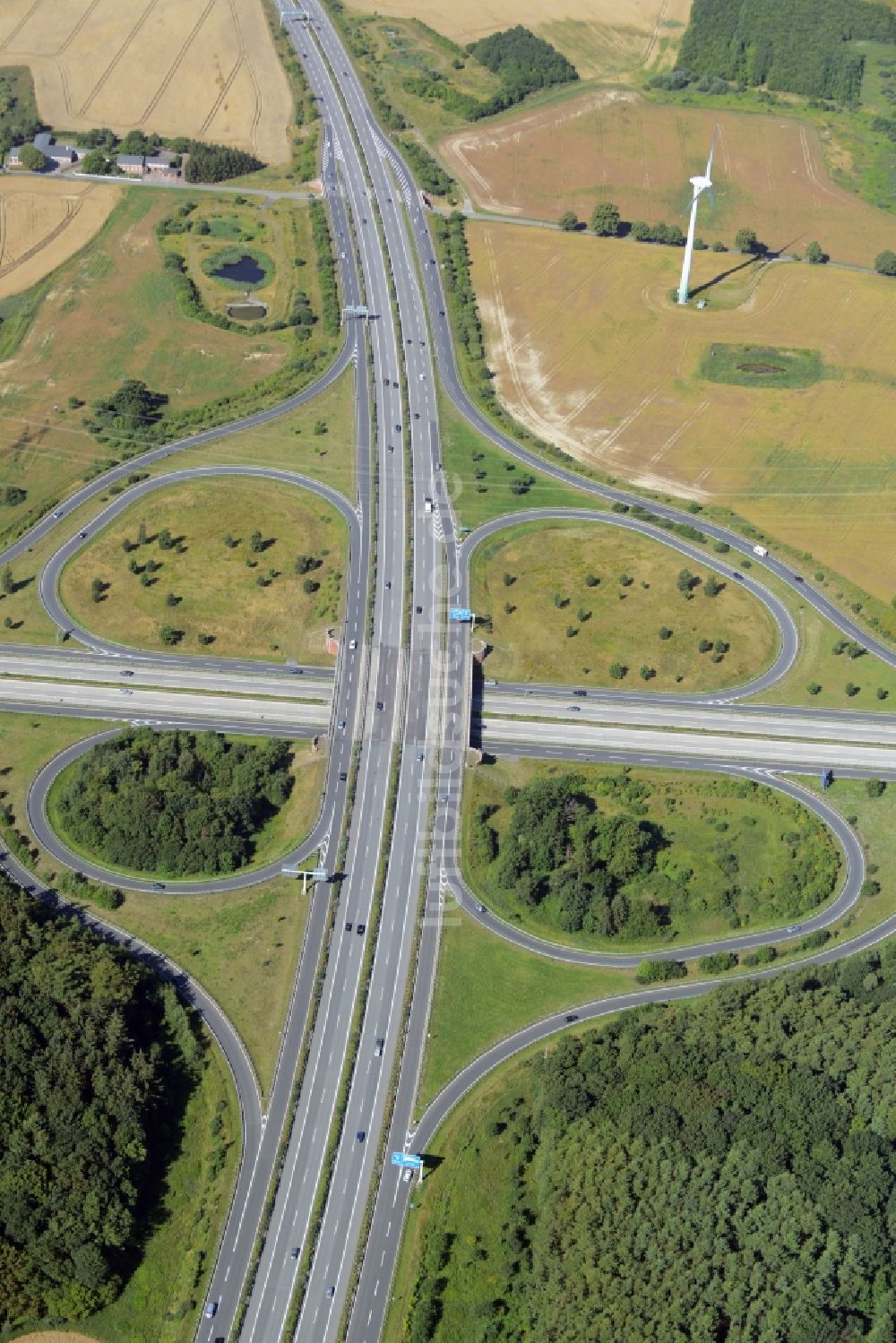 Luftaufnahme Kessin - Verkehrsführung am Autobahnkreuz der BAB A19 und A20 - Autobahnkreuz Rostock in Kessin im Bundesland Mecklenburg-Vorpommern