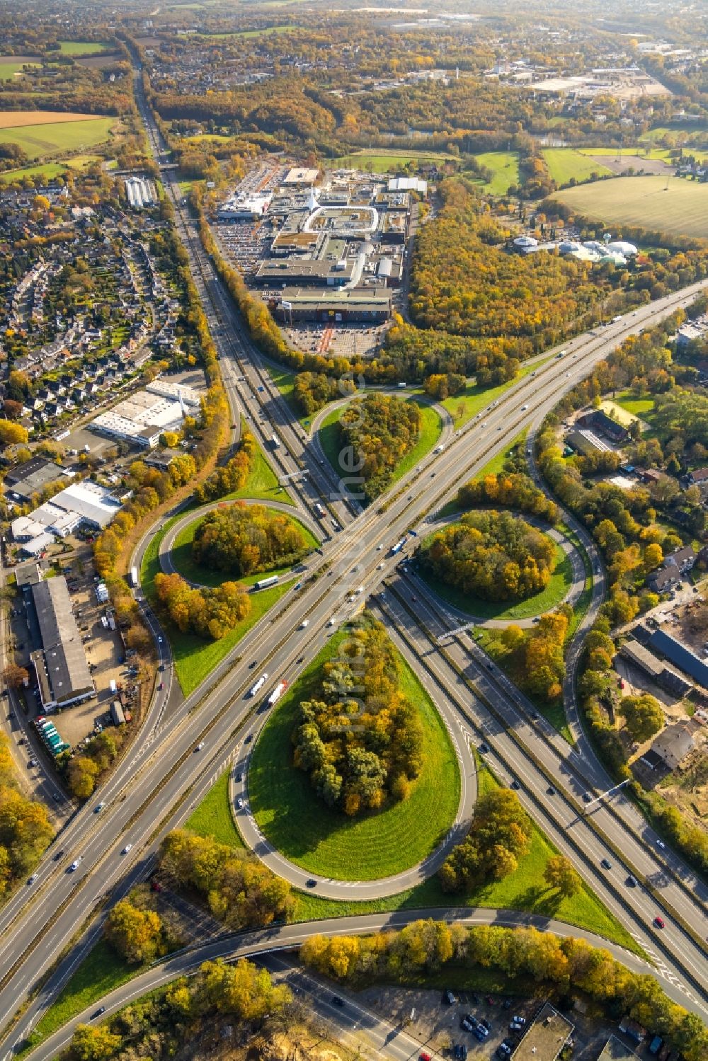 Luftaufnahme Bochum - Verkehrsführung am Autobahnkreuz der BAB A40 - A43 in Bochum im Bundesland Nordrhein-Westfalen