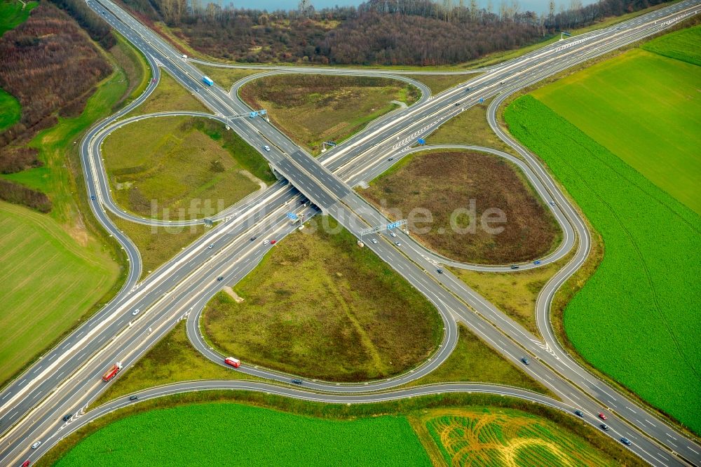 Luftbild Duisburg - Verkehrsführung am Autobahnkreuz der BAB A59 und der Bundesstrasse 288 Duisburg-Süd in Duisburg im Bundesland Nordrhein-Westfalen