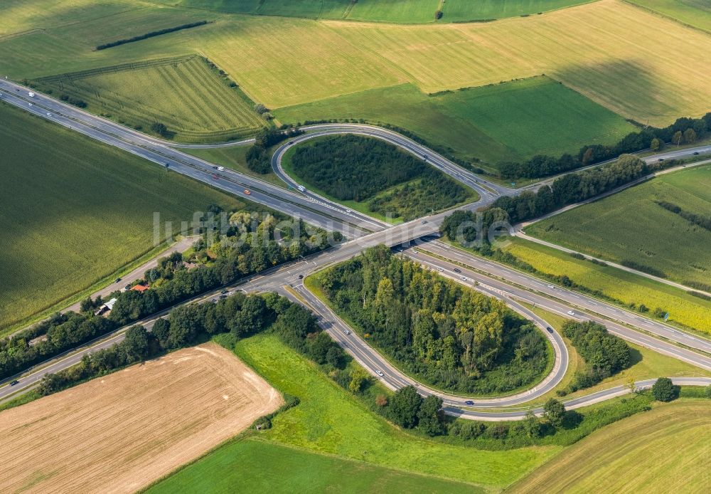 Luftbild Emmerich am Rhein - Verkehrsführung am Autobahnkreuz der BAB A3 und der Bundesstraße B220 in Emmerich am Rhein im Bundesland Nordrhein-Westfalen, Deutschland