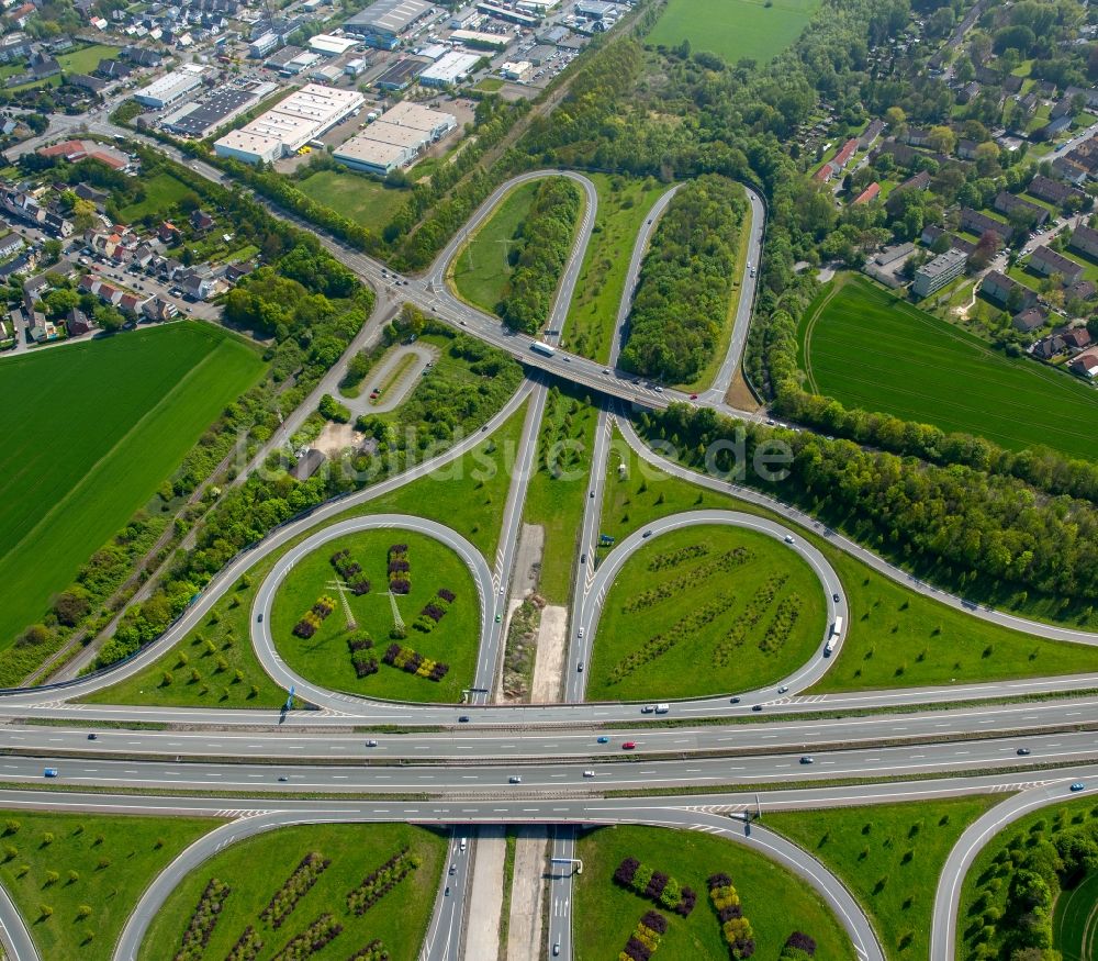 Dortmund aus der Vogelperspektive: Verkehrsführung am Autobahnkreuz der BAB A42 - A45 Castroph-Rauxel-Ost in Dortmund im Bundesland Nordrhein-Westfalen