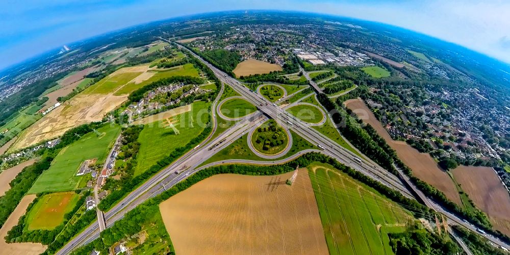 Dortmund aus der Vogelperspektive: Verkehrsführung am Autobahnkreuz der BAB A42 - A45 Castroph-Rauxel-Ost in Dortmund im Bundesland Nordrhein-Westfalen