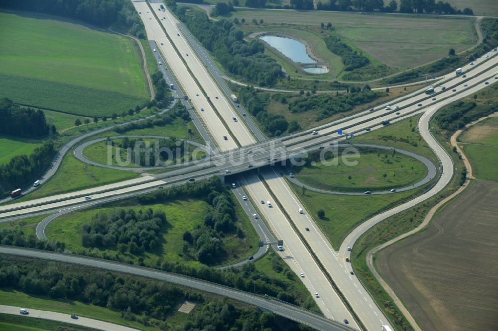 Chemnitz aus der Vogelperspektive: Verkehrsführung am Autobahnkreuz der BAB A4 und der A72 in Chemnitz im Bundesland Sachsen