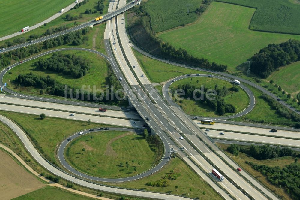 Chemnitz aus der Vogelperspektive: Verkehrsführung am Autobahnkreuz der BAB A4 und der A72 in Chemnitz im Bundesland Sachsen