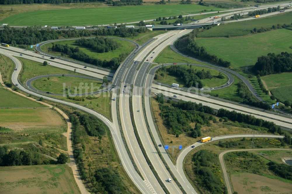 Chemnitz aus der Vogelperspektive: Verkehrsführung am Autobahnkreuz der BAB A4 und der A72 in Chemnitz im Bundesland Sachsen