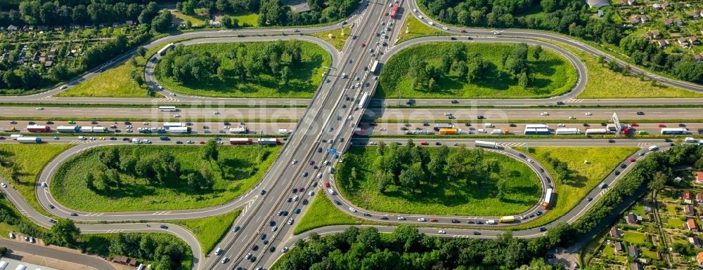 Luftbild Duisburg - Verkehrsführung am Autobahnkreuz der BAB A59 und A40 in Duisburg im Bundesland Nordrhein-Westfalen