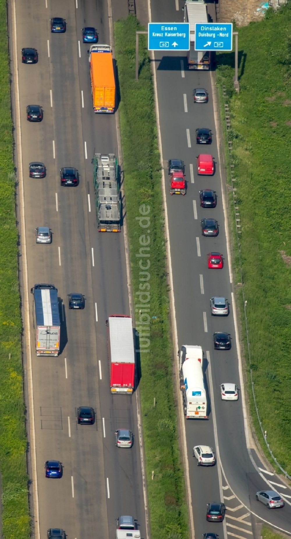 Luftbild Duisburg - Verkehrsführung am Autobahnkreuz der BAB A40 - A59 in Duisburg im Bundesland Nordrhein-Westfalen