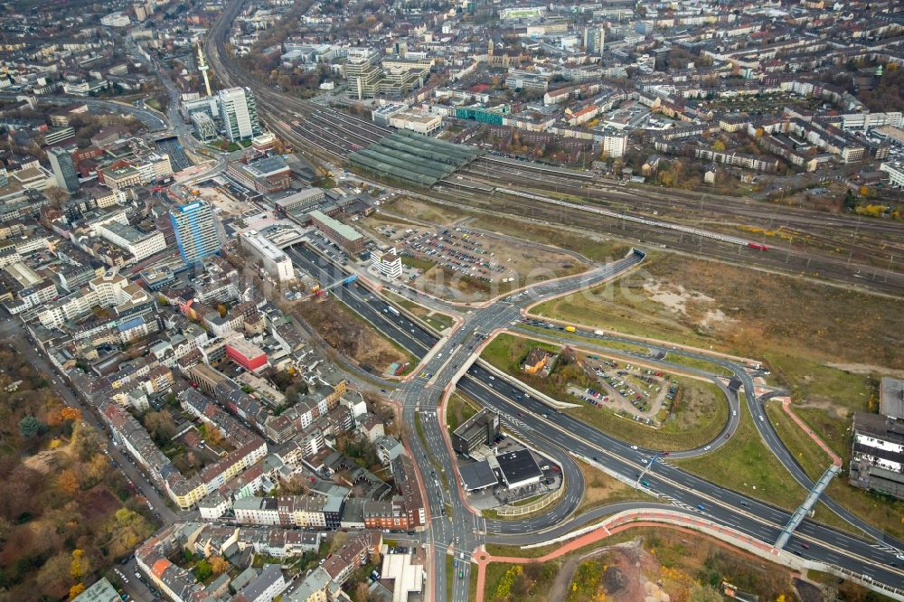 Duisburg von oben - Verkehrsführung am Autobahnkreuz der BAB A59 in Duisburg im Bundesland Nordrhein-Westfalen