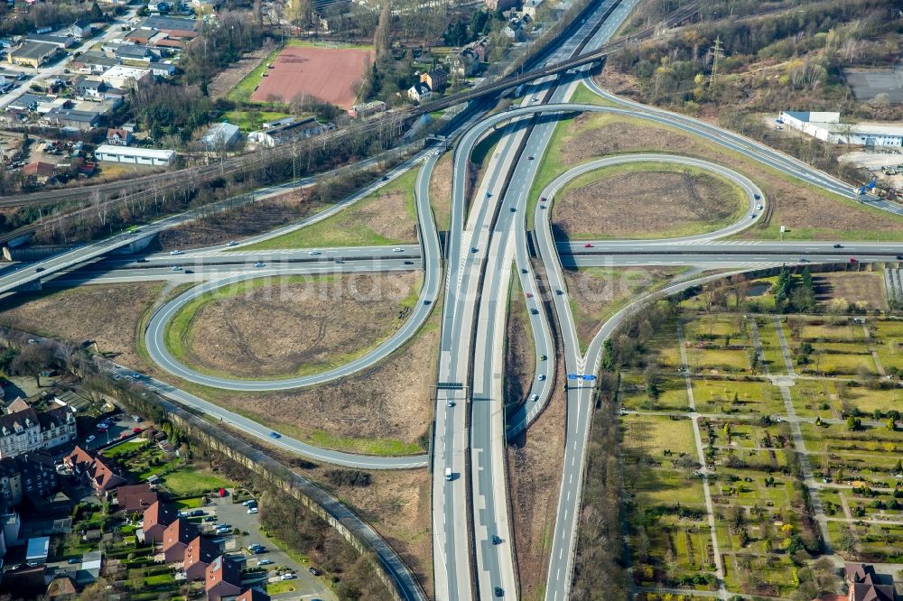 Herne von oben - Verkehrsführung am Autobahnkreuz der BAB A42 - A43 des Emscherschnellweg in Herne im Bundesland Nordrhein-Westfalen