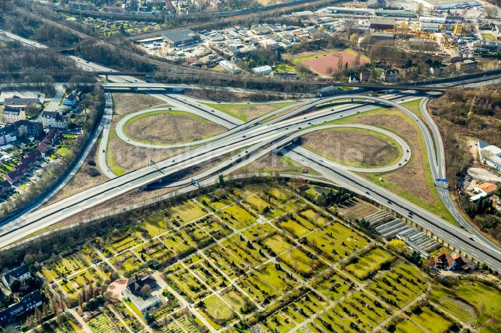 Herne aus der Vogelperspektive: Verkehrsführung am Autobahnkreuz der BAB A42 - A43 des Emscherschnellweg in Herne im Bundesland Nordrhein-Westfalen