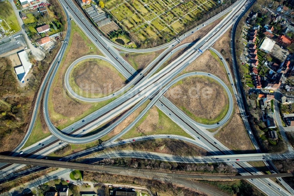 Herne von oben - Verkehrsführung am Autobahnkreuz der BAB A42 - A43 des Emscherschnellweg in Herne im Bundesland Nordrhein-Westfalen