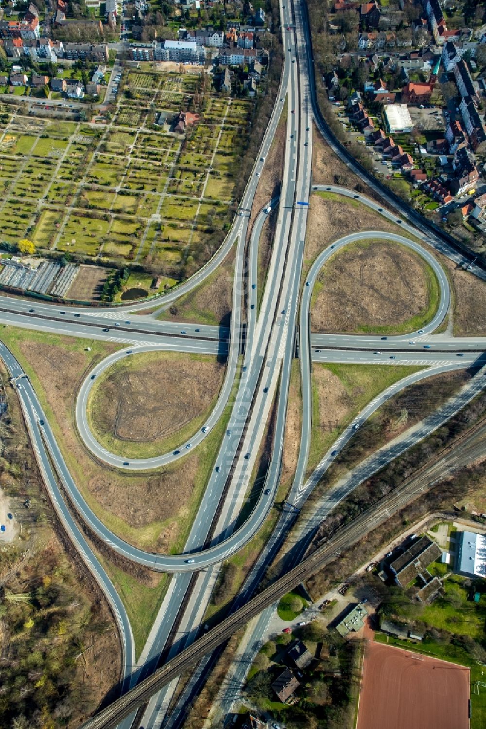 Herne von oben - Verkehrsführung am Autobahnkreuz der BAB A42 - A43 des Emscherschnellweg in Herne im Bundesland Nordrhein-Westfalen