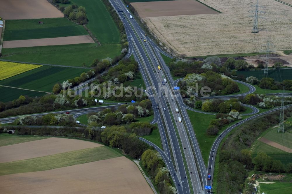 Luftbild Linden - Verkehrsführung am Autobahnkreuz der BAB A45 - A48a Gießener Südkreuz in Linden im Bundesland Hessen