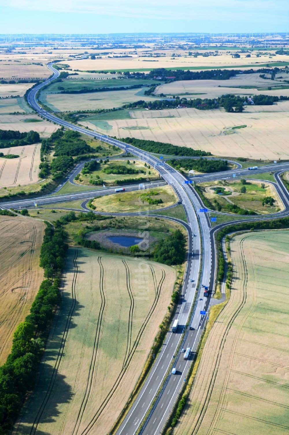 Luftaufnahme Gramzow - Verkehrsführung am Autobahnkreuz der BAB A20 - A11 in Gramzow im Bundesland Brandenburg, Deutschland