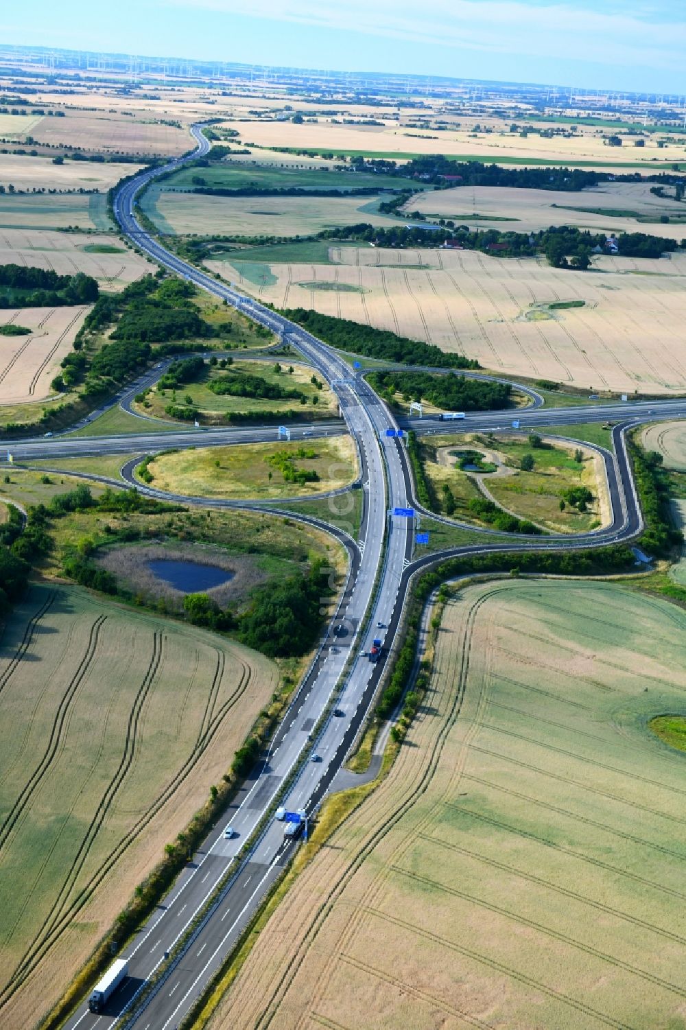 Gramzow von oben - Verkehrsführung am Autobahnkreuz der BAB A20 - A11 in Gramzow im Bundesland Brandenburg, Deutschland