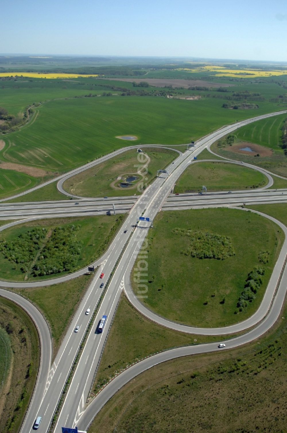 Gramzow von oben - Verkehrsführung am Autobahnkreuz der BAB A20 - A11 in Gramzow im Bundesland Brandenburg, Deutschland