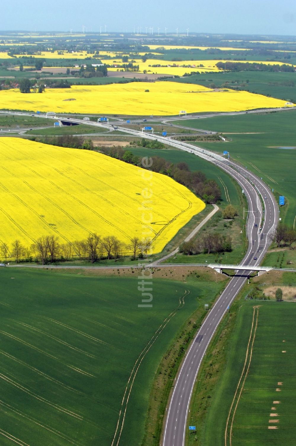 Gramzow aus der Vogelperspektive: Verkehrsführung am Autobahnkreuz der BAB A20 - A11 in Gramzow im Bundesland Brandenburg, Deutschland